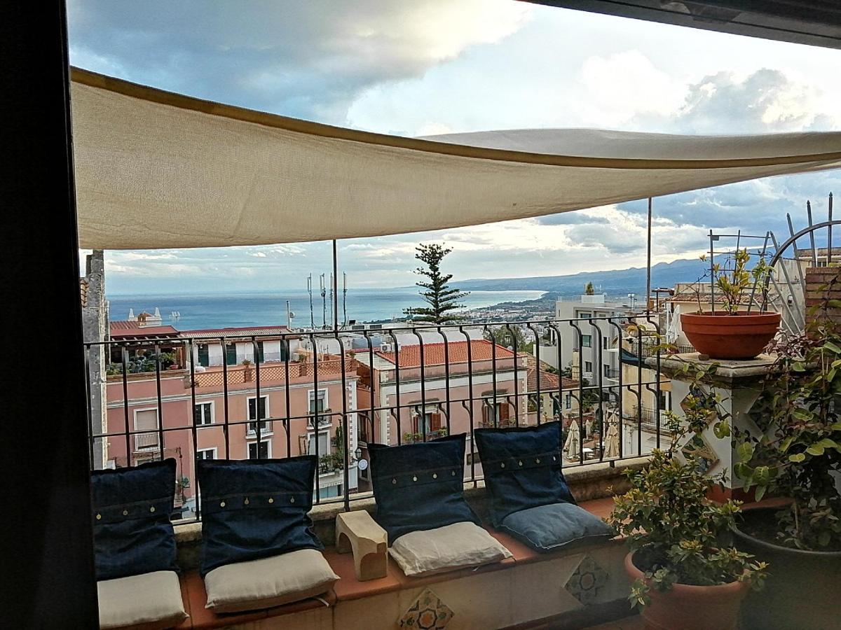 Aly Art Duomo, Gulf & Etna View *